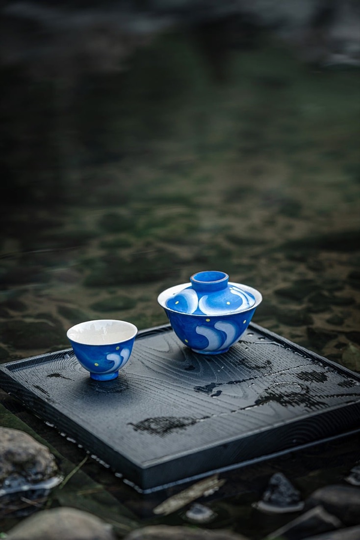 和の趣の茶器（青白磁）